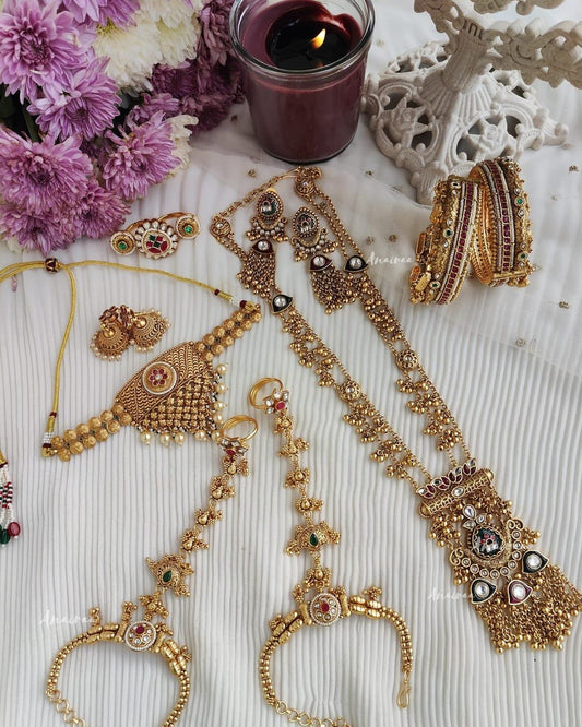 Annapoorni Jewellery Set