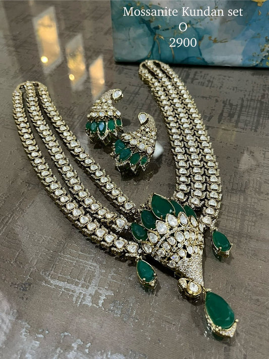 Glitter Look AD Bling Necklace With Earrings